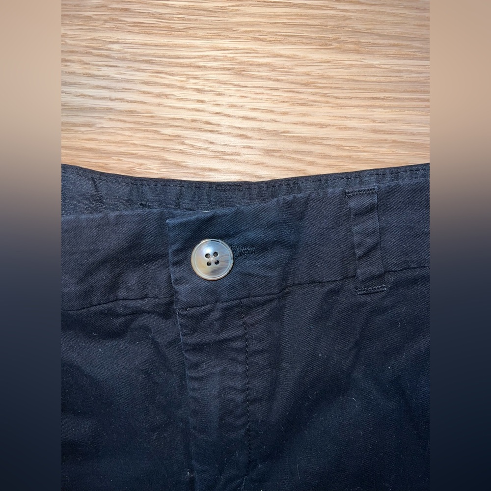 Old Navy Everyday Shorts - Picture 3 of 4